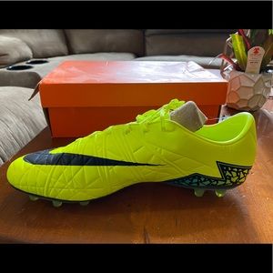 NWOT Men’s Nike size 13 Soccer Cleats